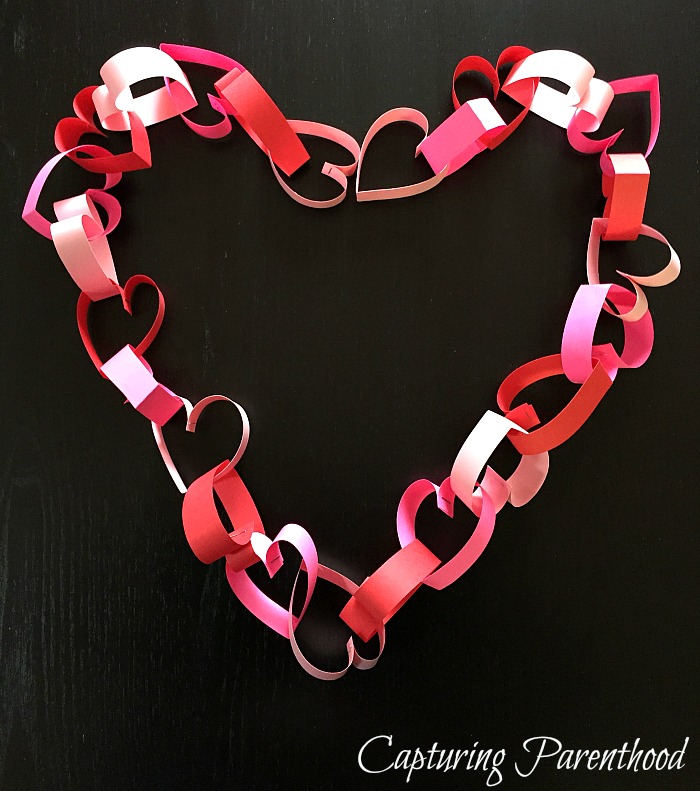 Valentine's Day Heart Garland © Capturing Parenthood