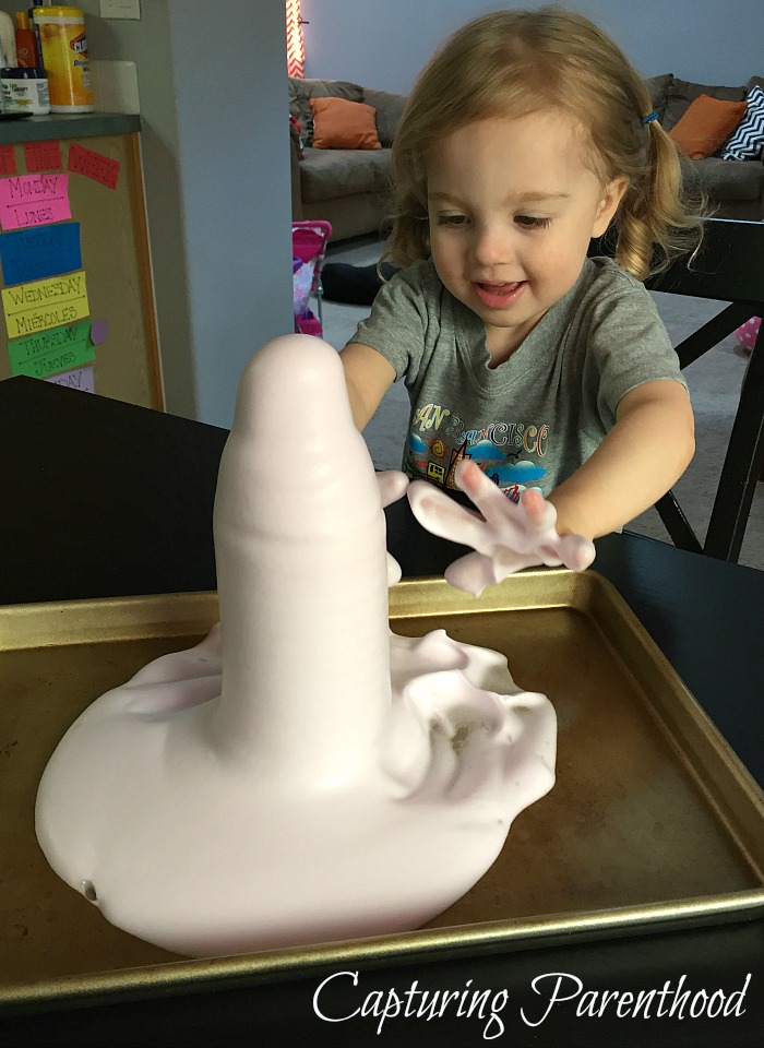 Foaming Fountain Experiment (Elephant Toothpaste) © Capturing Parenthood