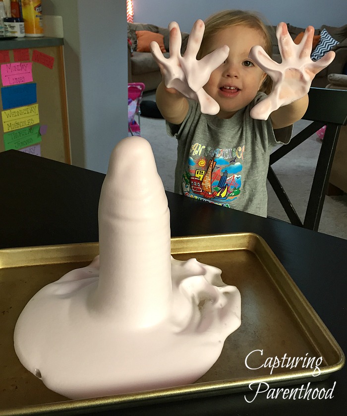 Foaming Fountain Experiment (Elephant Toothpaste) © Capturing Parenthood