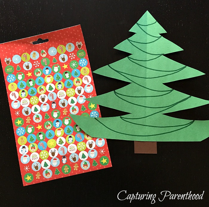 Christmas Tree Arts + Crafts for Kids © Capturing Parenthood