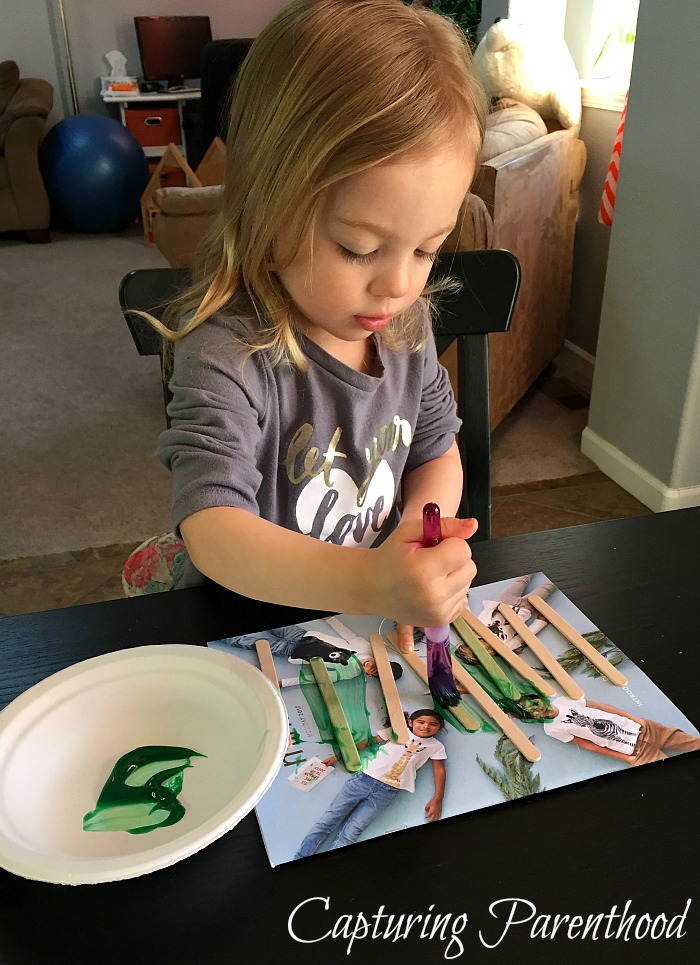 Christmas Tree Arts + Crafts for Kids © Capturing Parenthood