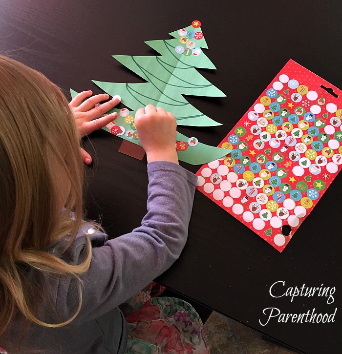 Christmas Tree Arts + Crafts for Kids © Capturing Parenthood