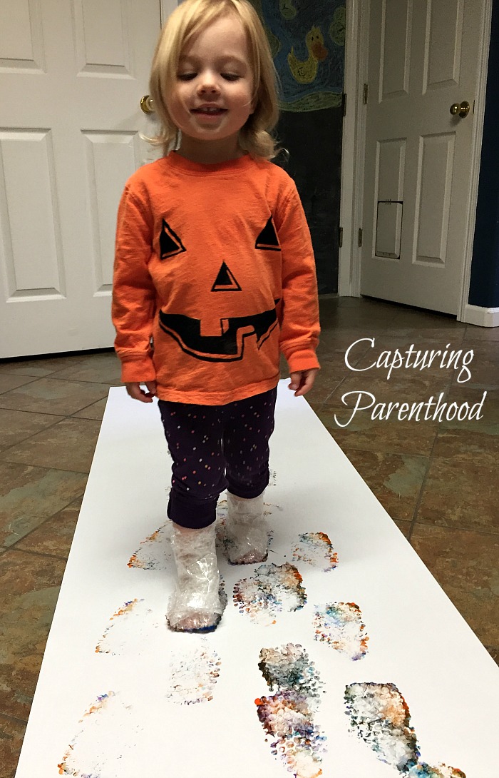 Bubble Wrap Painting © Capturing Parenthood