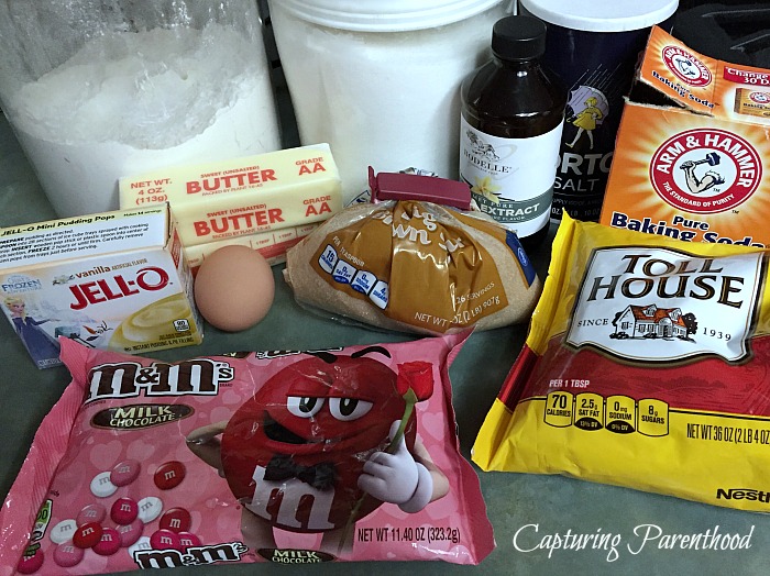 M&M Chocolate Chip Valentine's Cookies © Capturing Parenthood