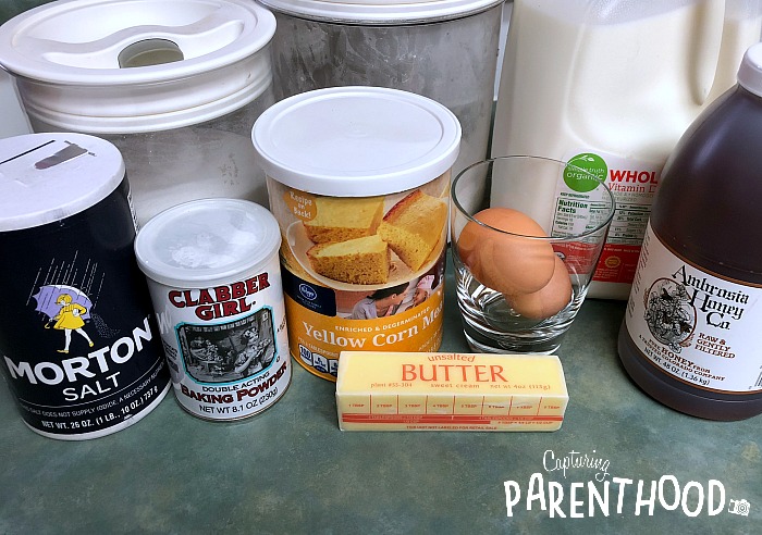 Crock Pot Chili with Cornbread © Capturing Parenthood