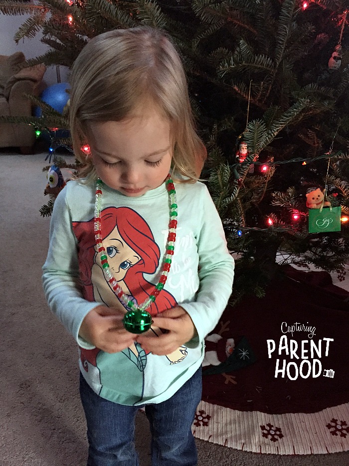 Jingle Bell Christmas Crafts © Capturing Parenthood