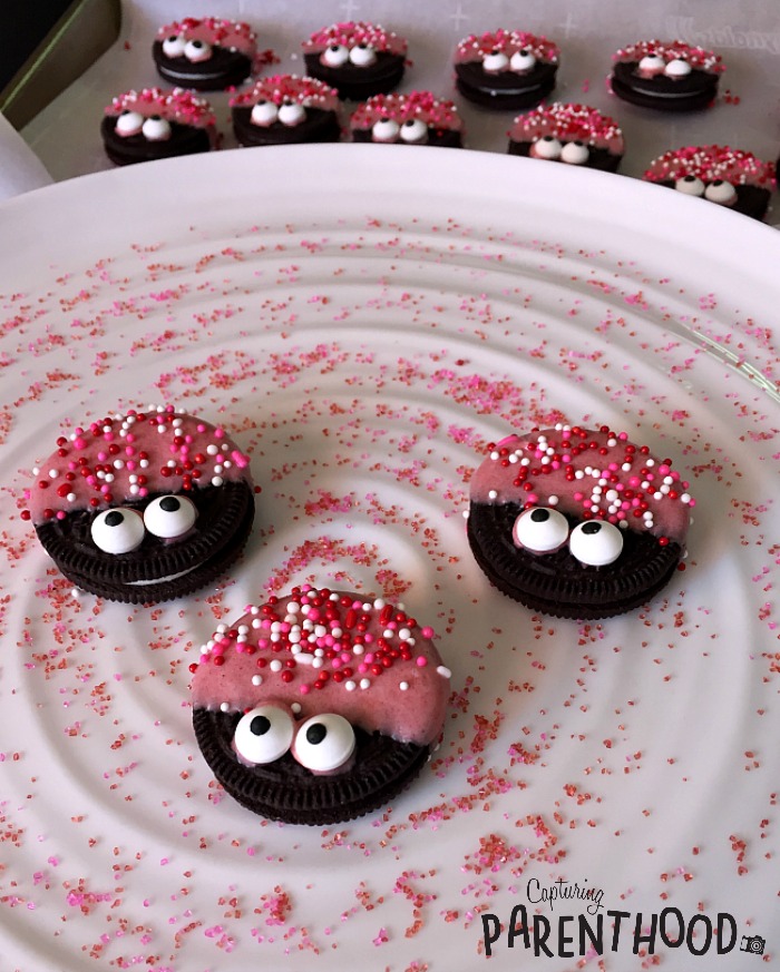 Love Bug - Valentine's Day Oreo Cookies © Capturing Parenthood
