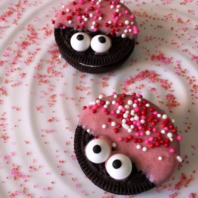 Love Bug - Valentine's Day Oreo Cookies © Capturing Parenthood